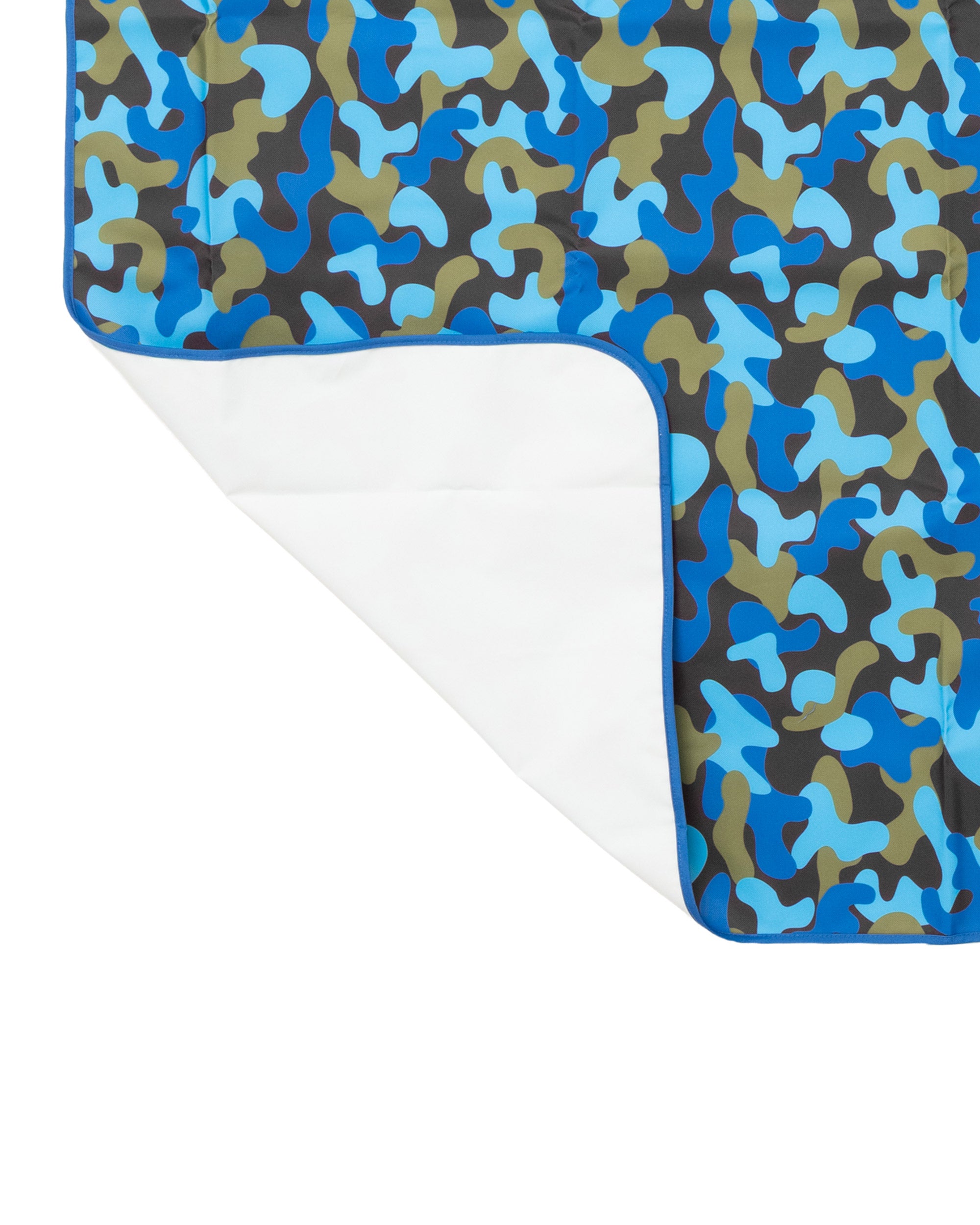 Skoot blue camo snack size mat detail and underside flipped corner