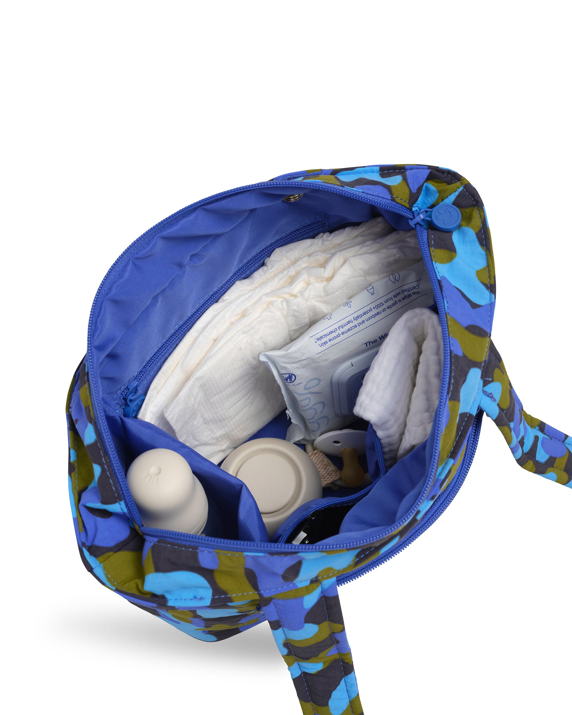 blue camo skoot stroller caddy inside packed compartments