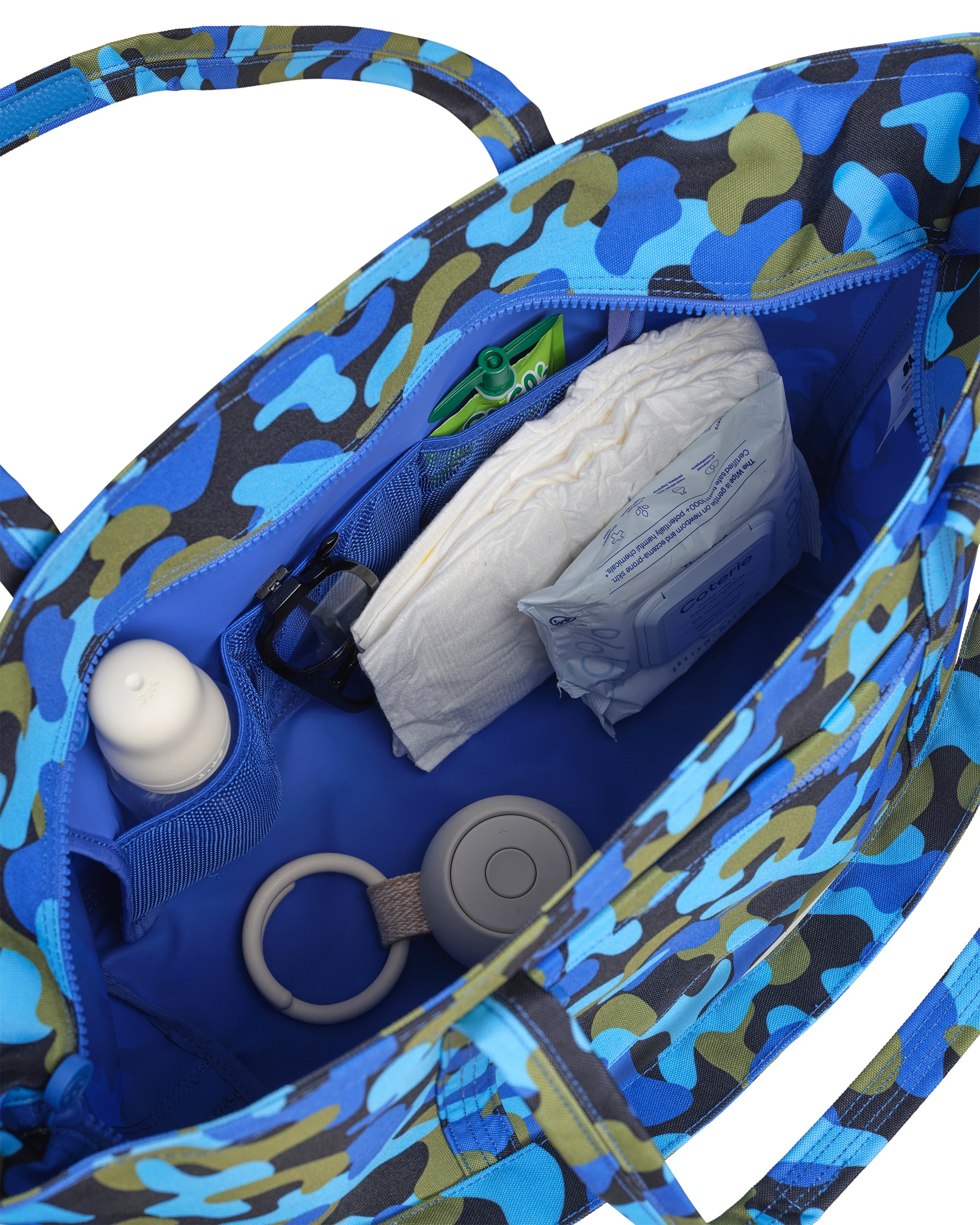 blue camo skoot tote bag inside pockets