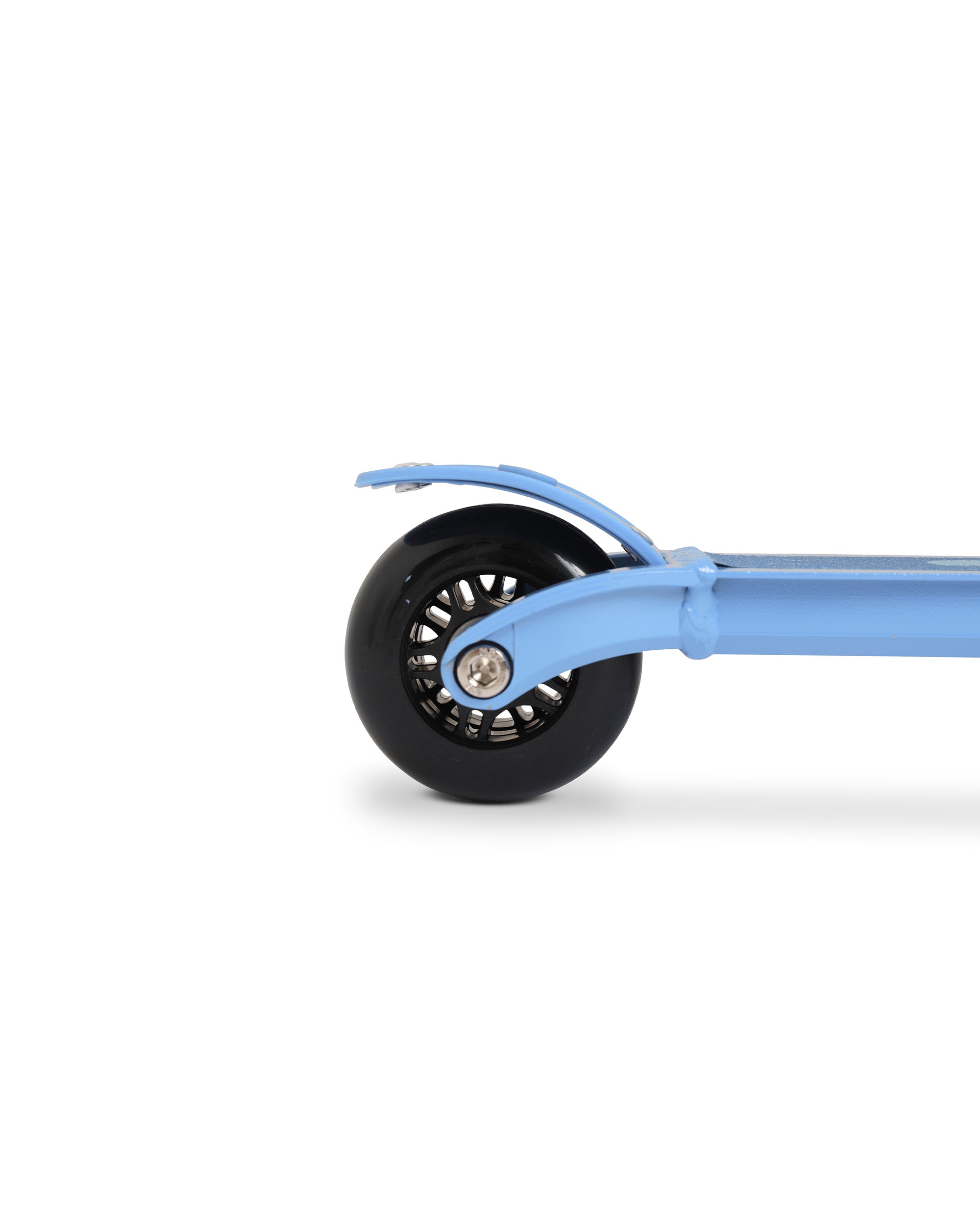 Skoot Sky Blue skootcase suitcase scooter black back wheel detail